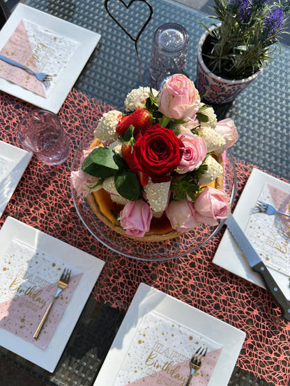 Torten Gesteck aus Schokoerdbeeren und Blumen